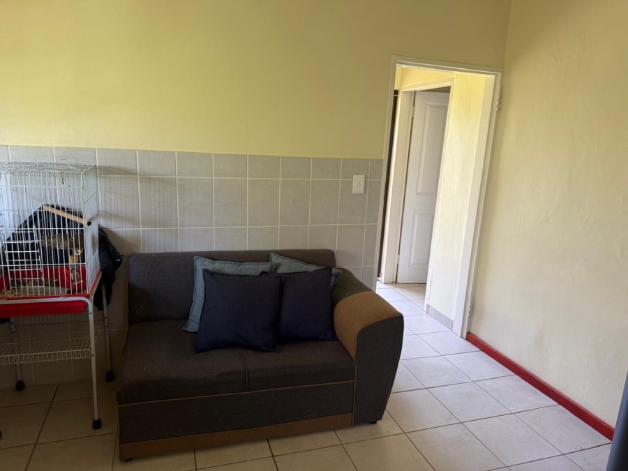 To Let 1 Bedroom Property for Rent in Melodie North West